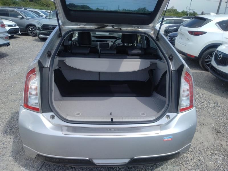 2012 Toyota Prius thumbnail