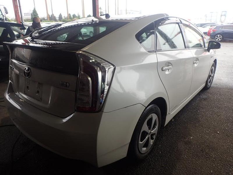 2012 Toyota Prius thumbnail