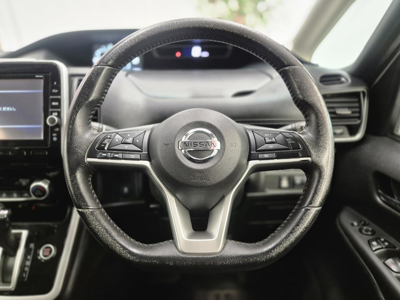 2017 Nissan Serena thumbnail