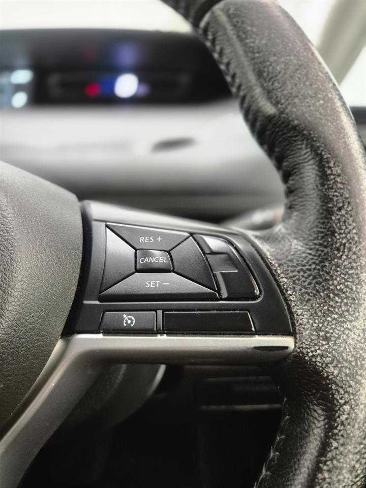 2017 Nissan Serena thumbnail