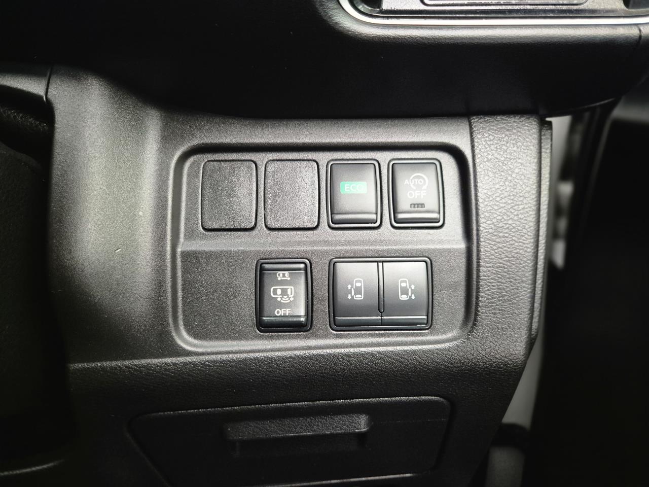 2017 Nissan Serena thumbnail