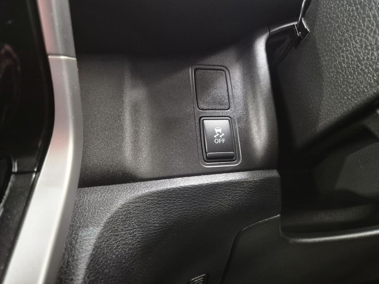 2017 Nissan Serena thumbnail