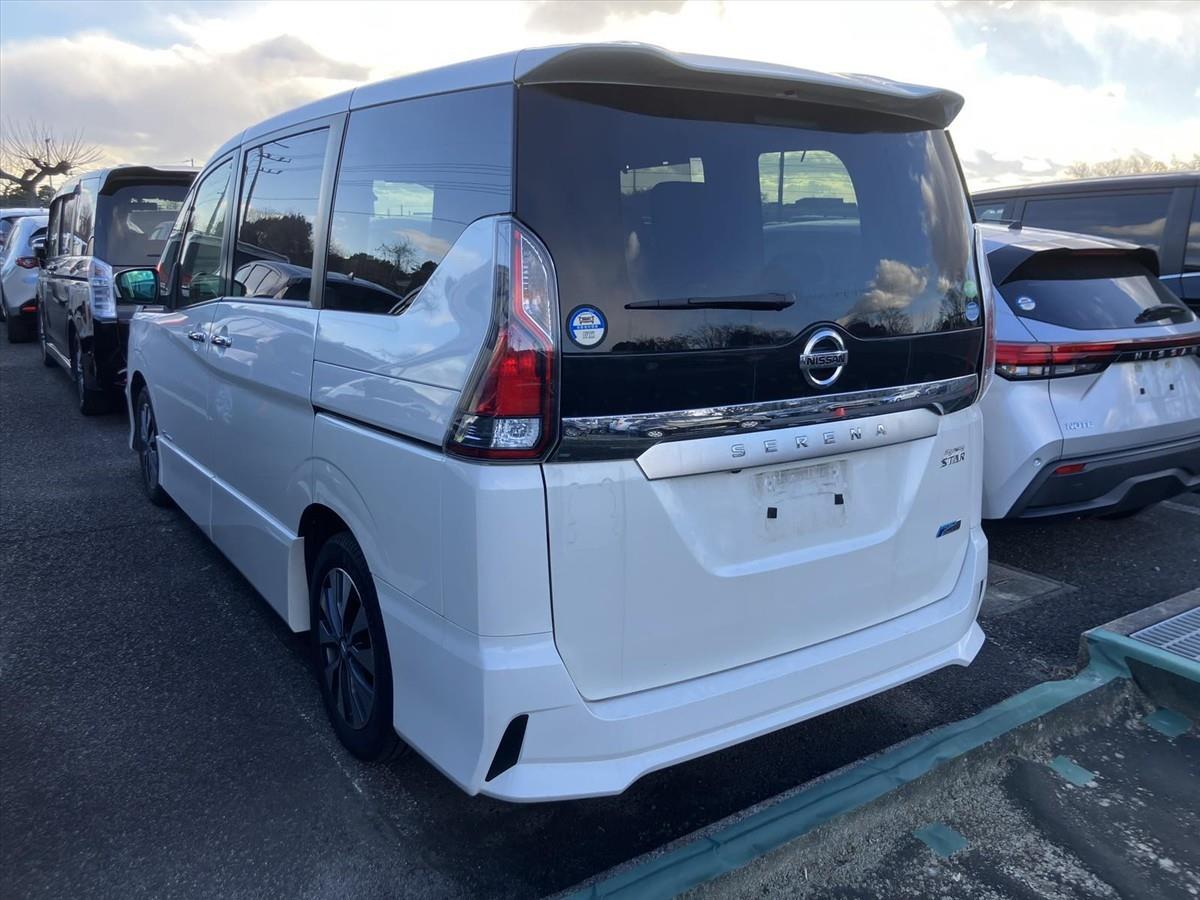 2017 Nissan Serena thumbnail