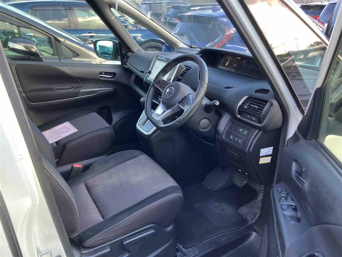 2017 Nissan Serena thumbnail