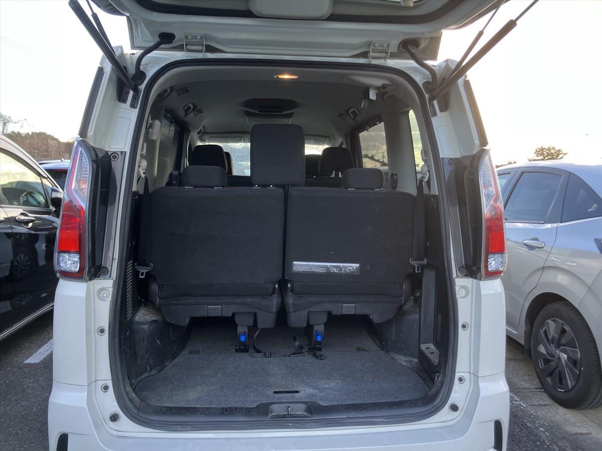 2017 Nissan Serena thumbnail