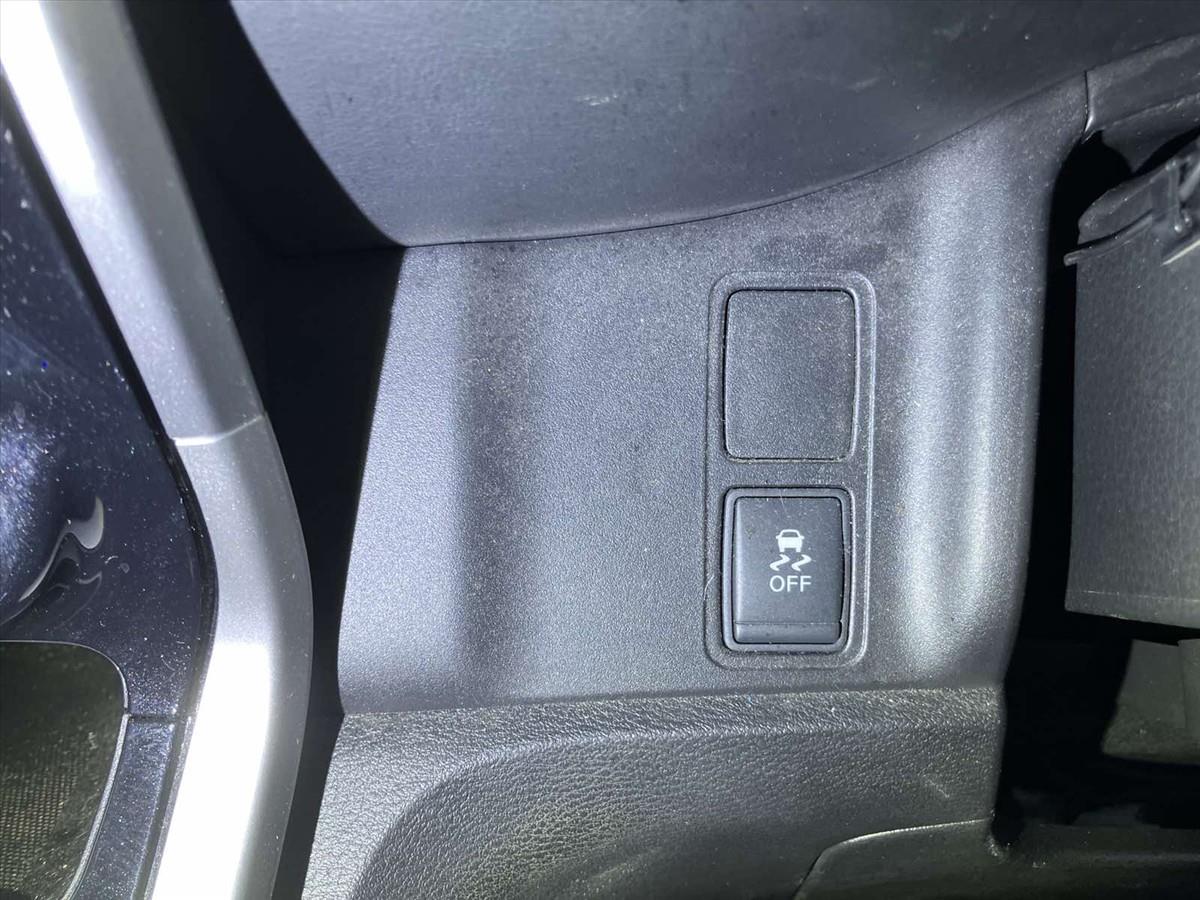 2017 Nissan Serena thumbnail