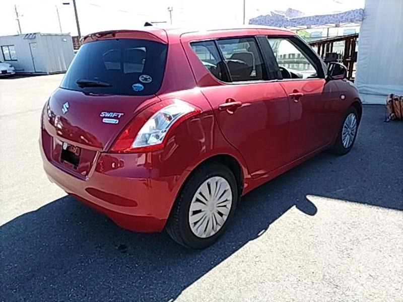 2015 Suzuki Swift thumbnail