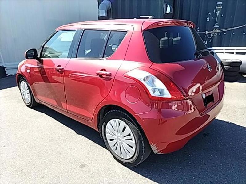 2015 Suzuki Swift thumbnail