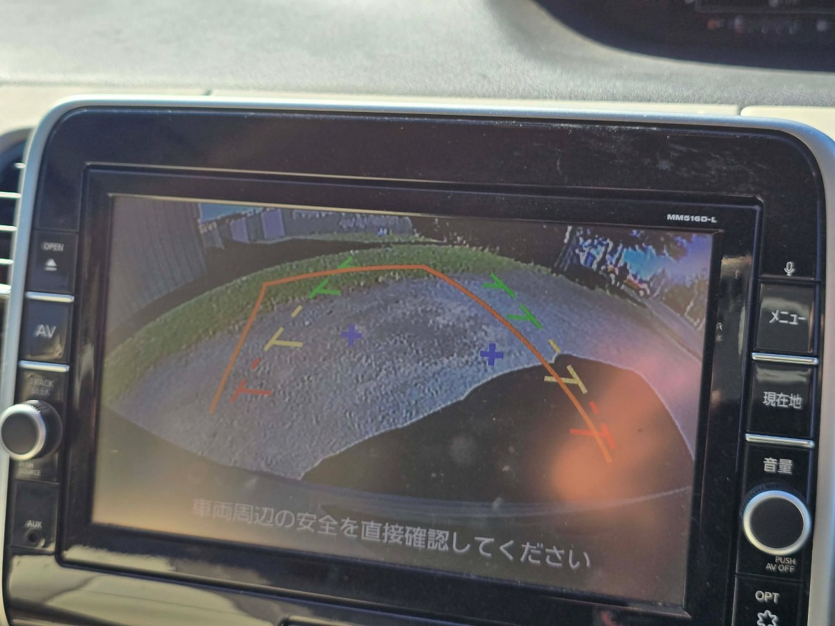 2017 Nissan Serena thumbnail