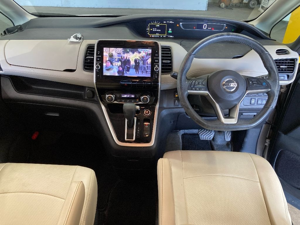 2017 Nissan Serena thumbnail