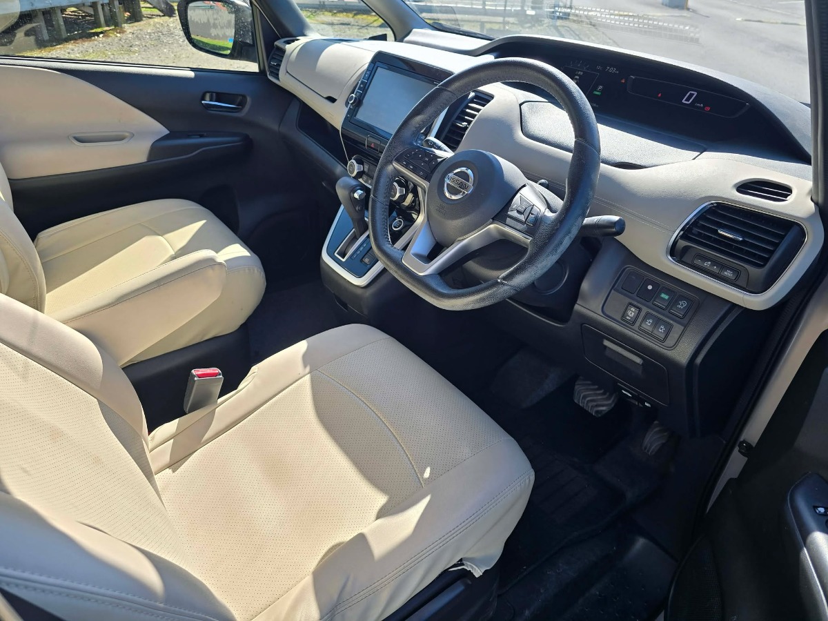 2017 Nissan Serena thumbnail