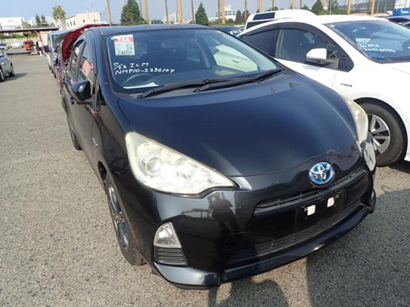 2013 Toyota Aqua thumbnail
