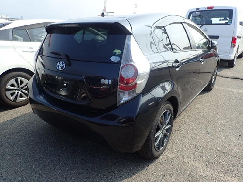 2013 Toyota Aqua thumbnail