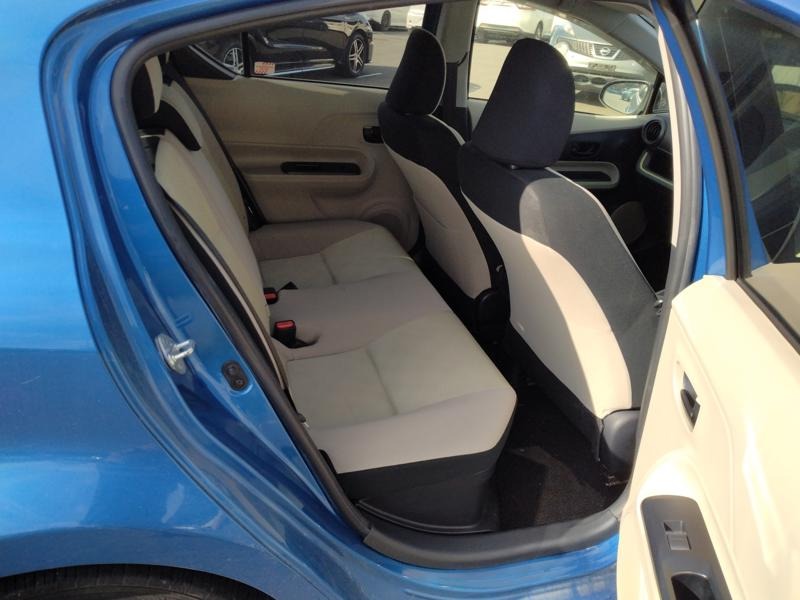 2012 Toyota Aqua thumbnail