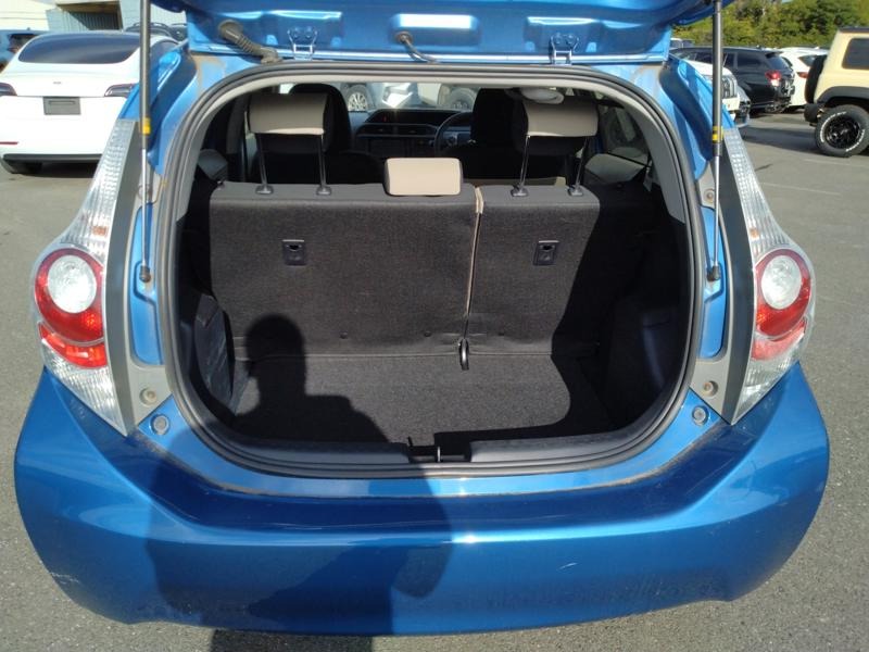 2012 Toyota Aqua thumbnail