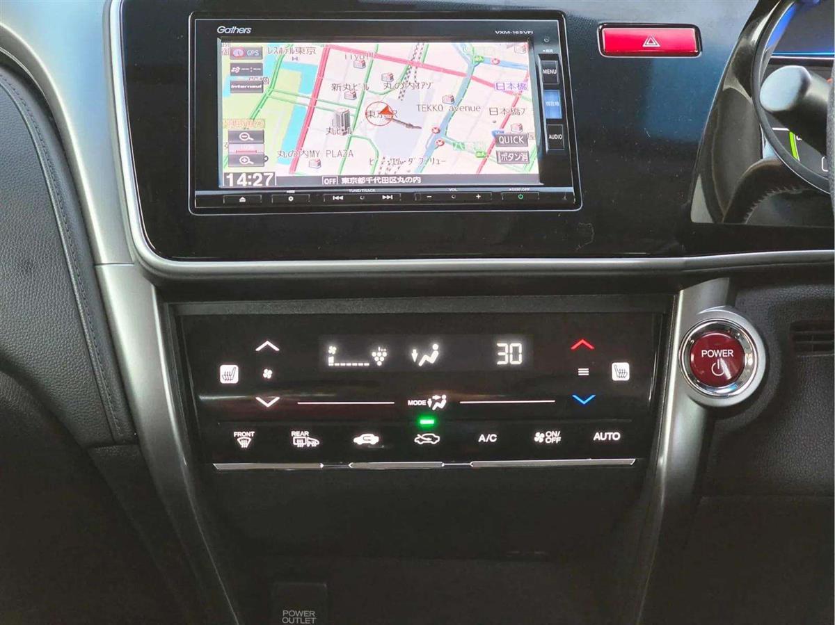 2016 Honda Grace thumbnail