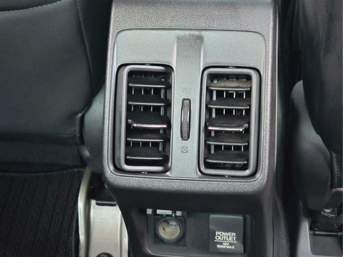 2016 Honda Grace thumbnail