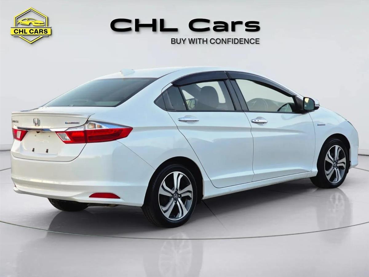 2016 Honda Grace thumbnail