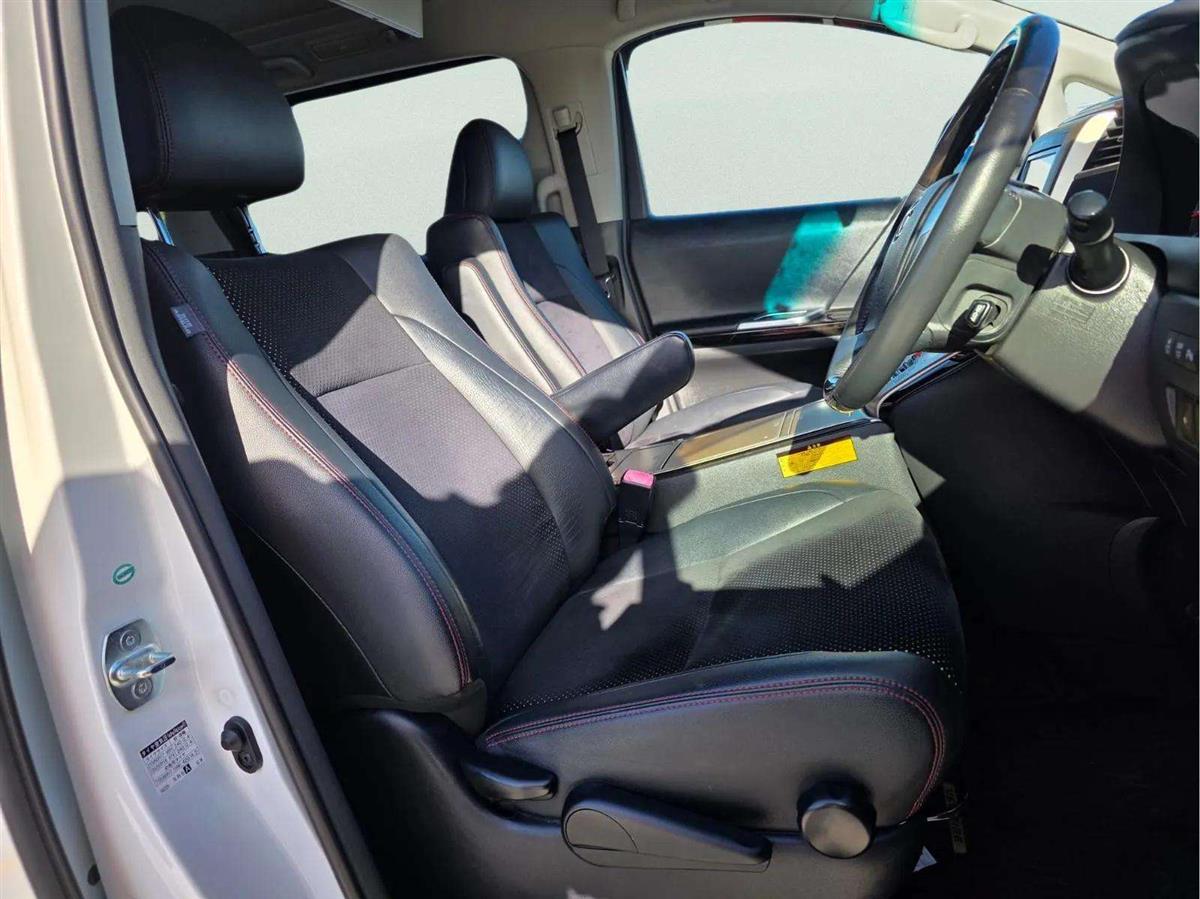 2014 Toyota Vellfire thumbnail
