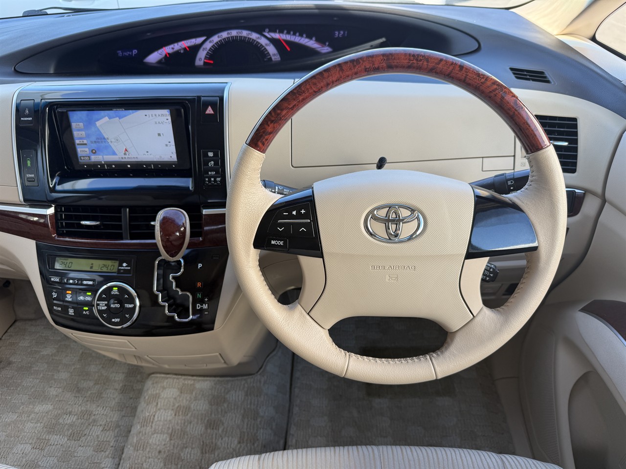 2015 Toyota Estima thumbnail