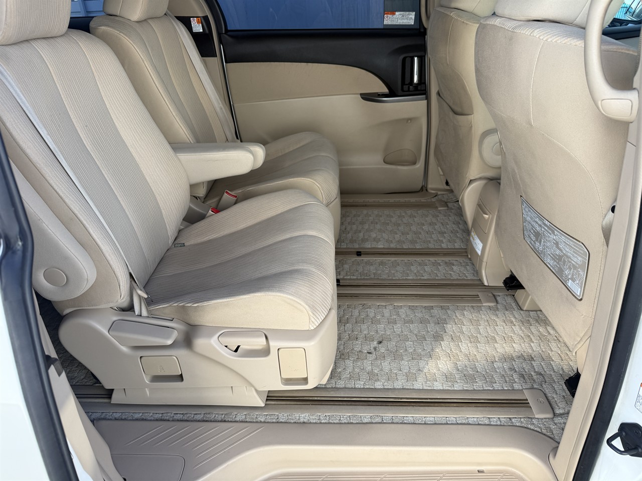 2015 Toyota Estima thumbnail
