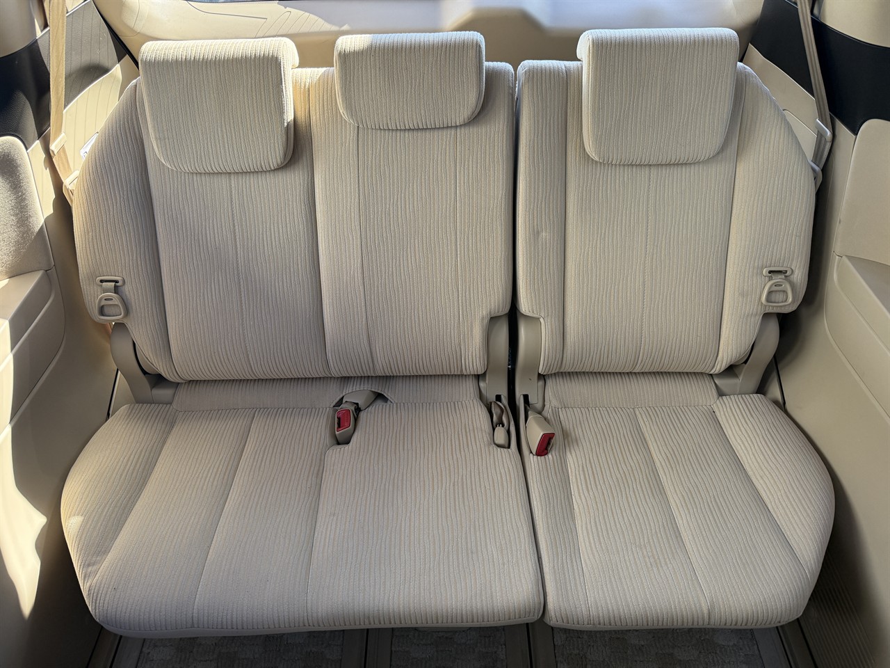 2015 Toyota Estima thumbnail