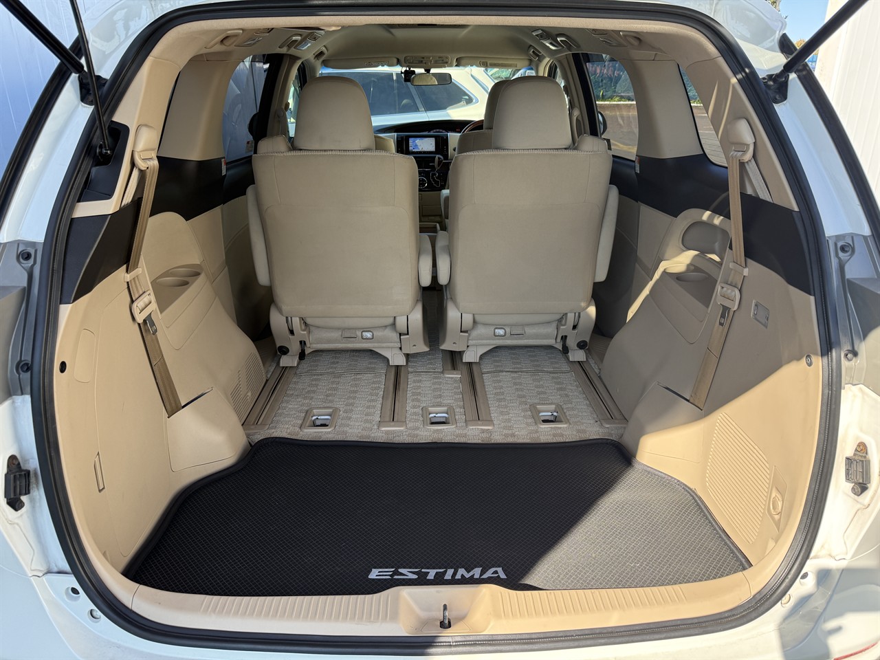 2015 Toyota Estima thumbnail