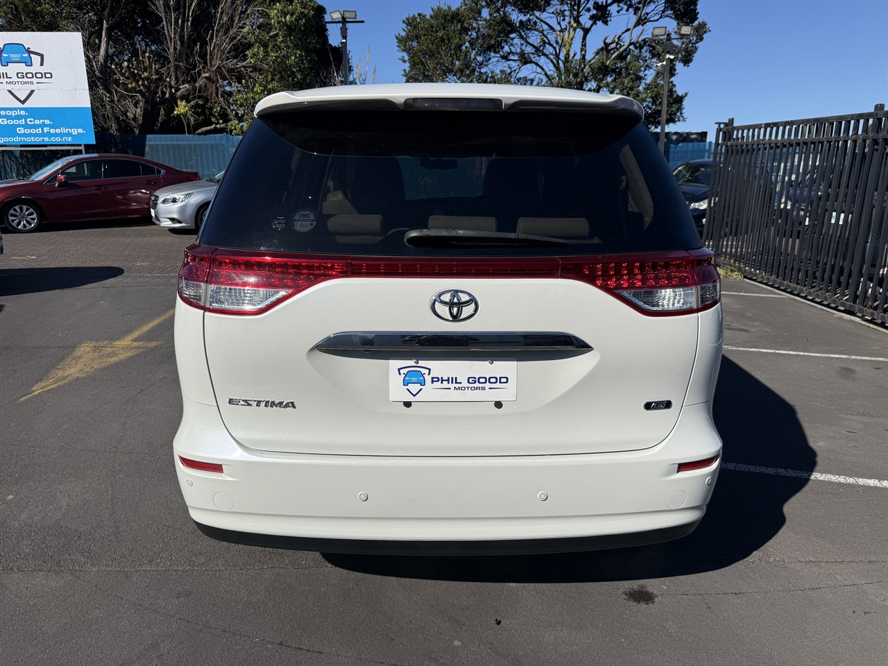 2015 Toyota Estima thumbnail