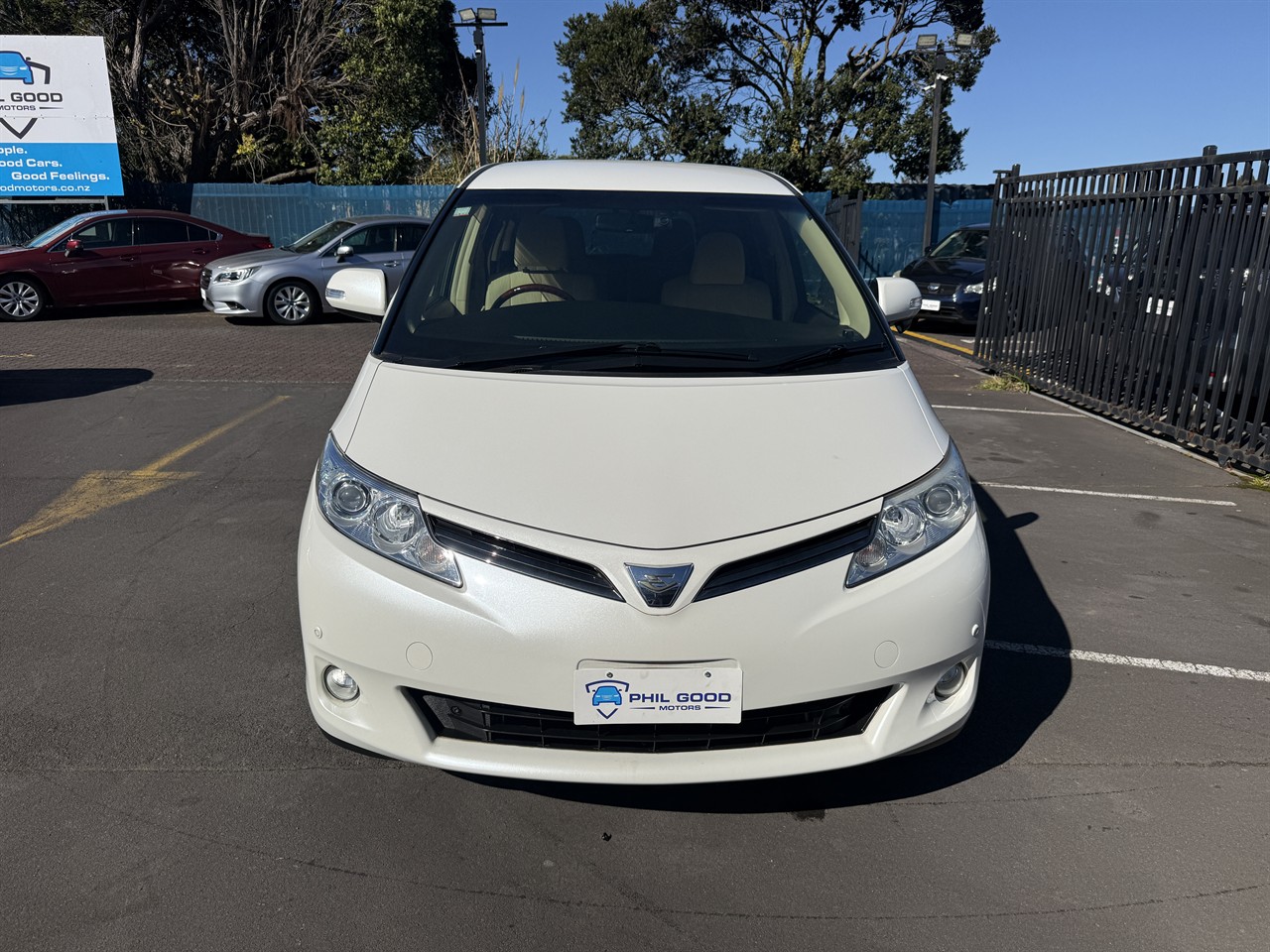 2015 Toyota Estima thumbnail