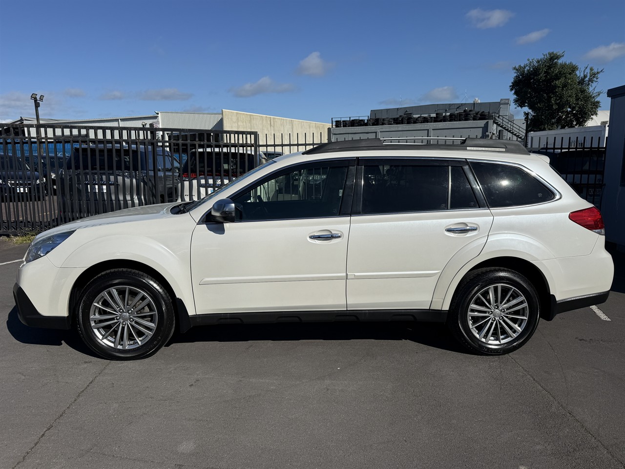 2013 Subaru Outback thumbnail