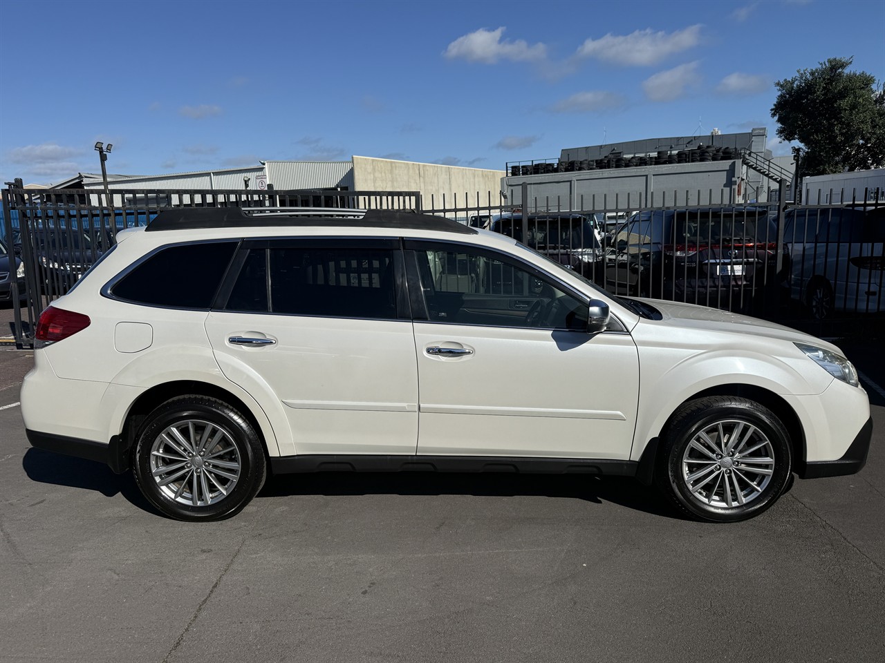 2013 Subaru Outback thumbnail