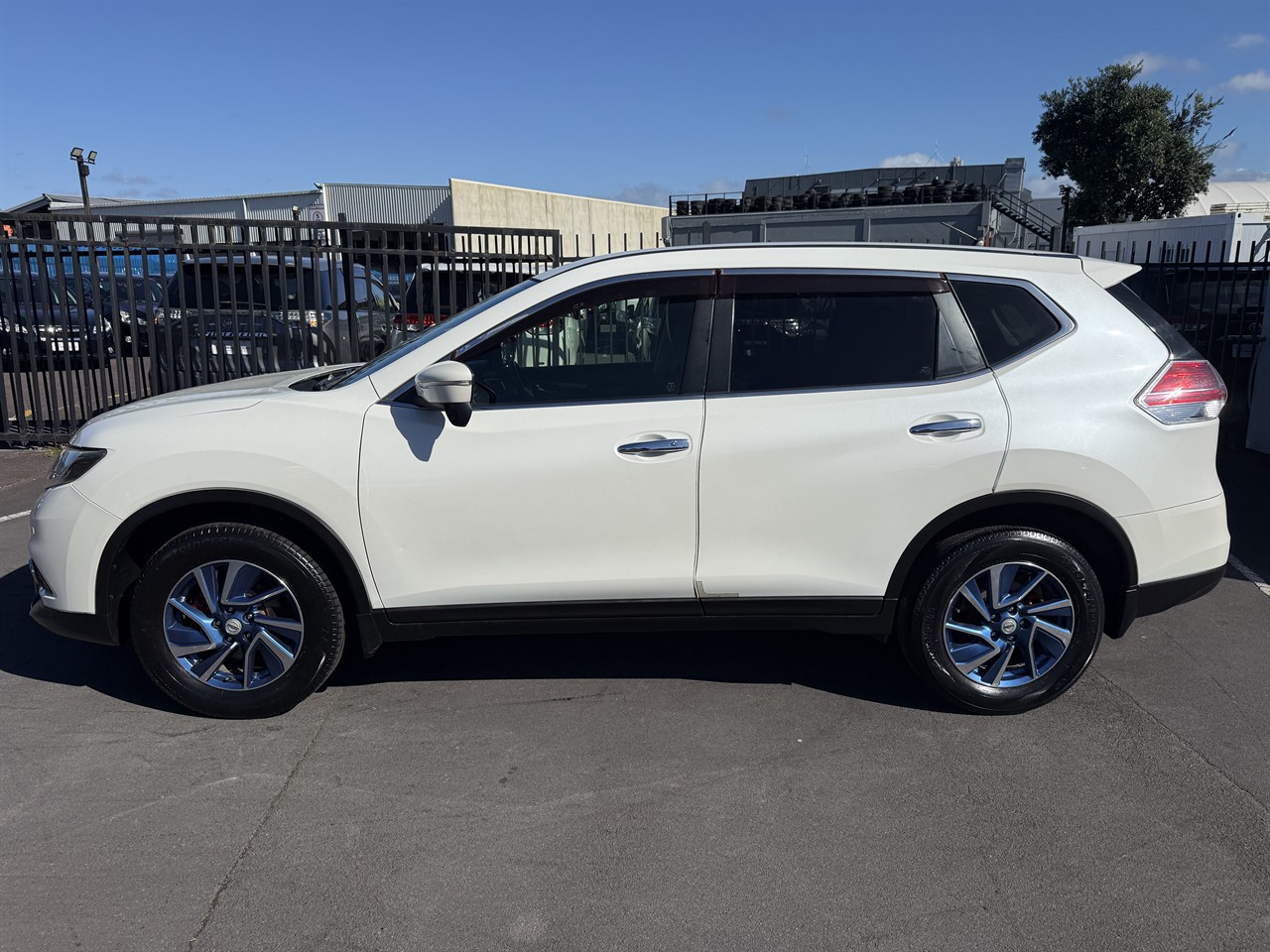 2014 Nissan X-Trail thumbnail