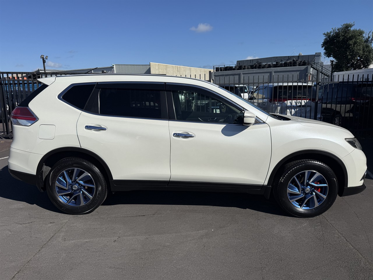 2014 Nissan X-Trail thumbnail
