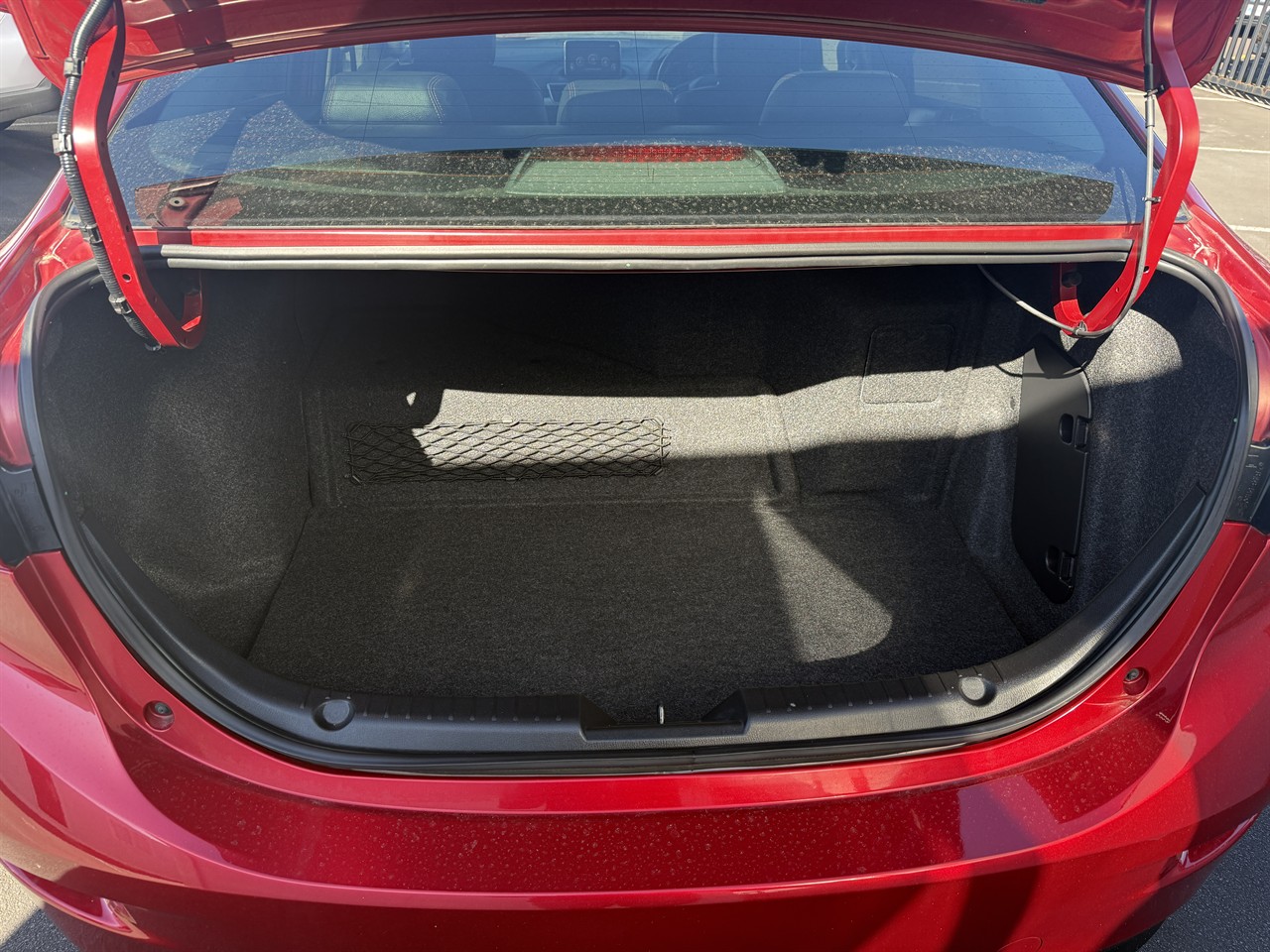 2014 Mazda Axela thumbnail