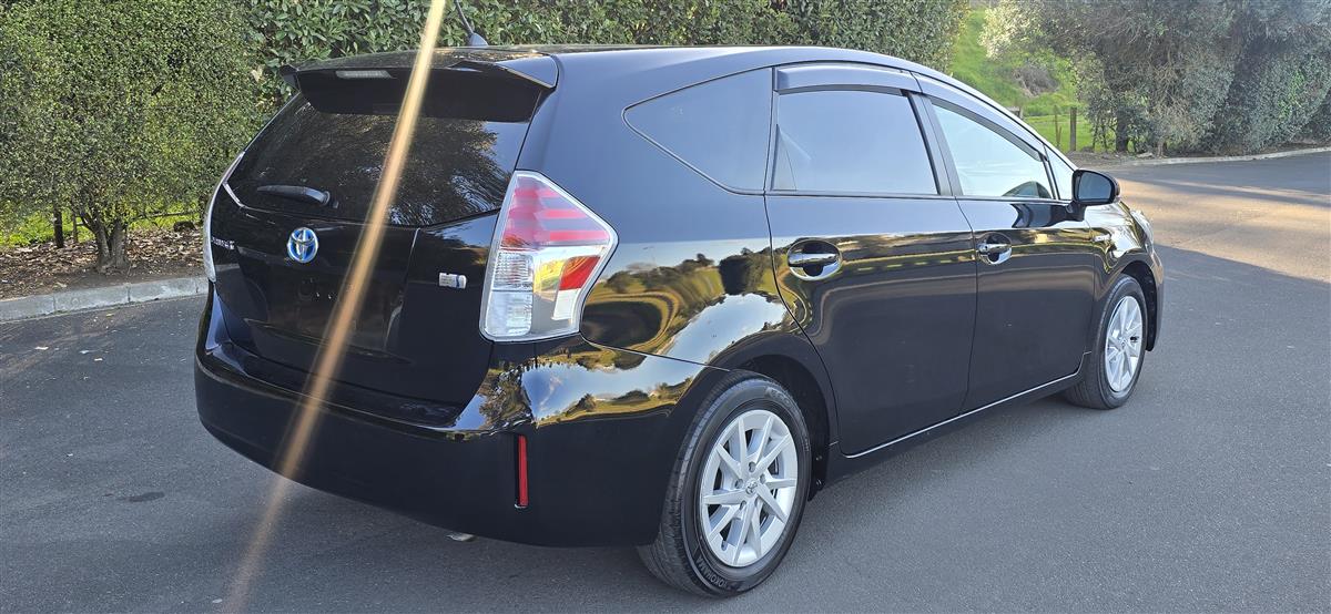 2015 Toyota Prius thumbnail