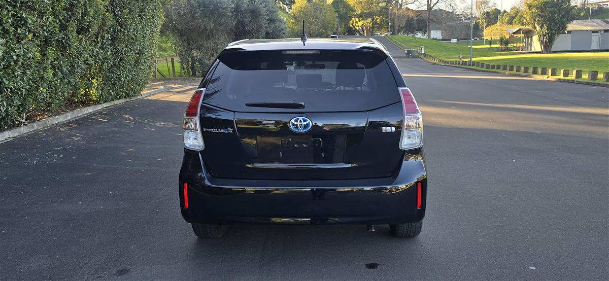 2015 Toyota Prius thumbnail