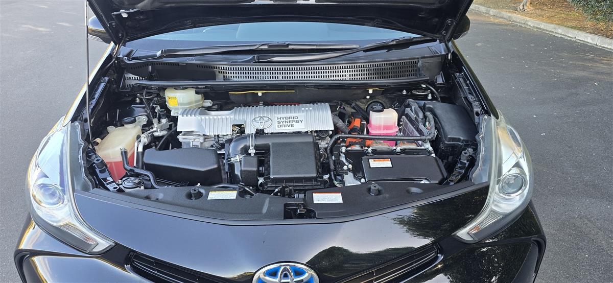2015 Toyota Prius thumbnail
