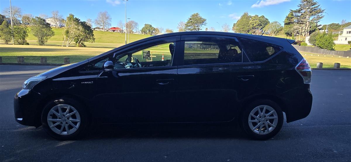 2015 Toyota Prius thumbnail