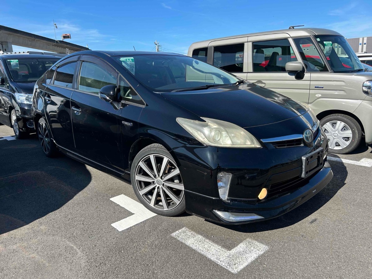 2013 Toyota Prius thumbnail