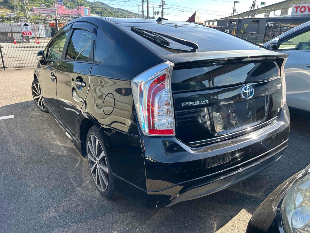 2013 Toyota Prius thumbnail