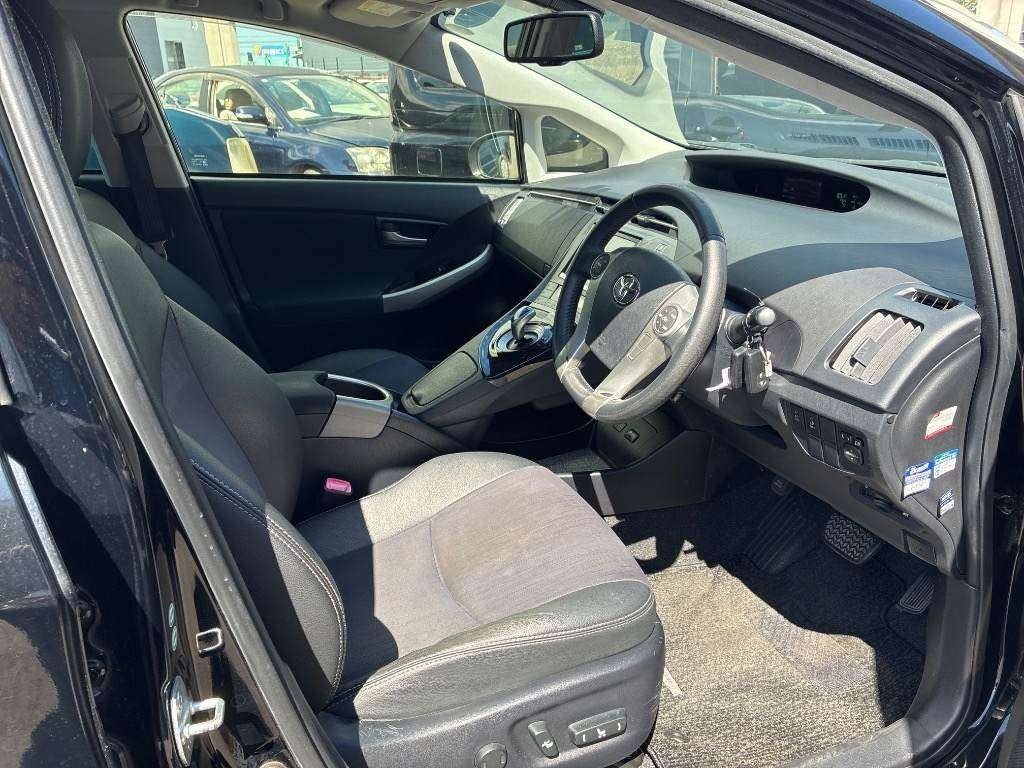 2013 Toyota Prius thumbnail
