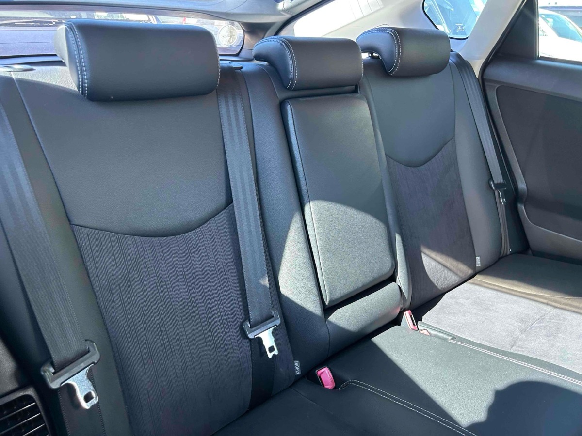 2013 Toyota Prius thumbnail
