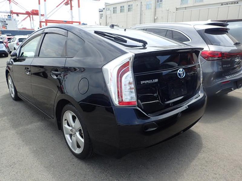 2012 Toyota Prius thumbnail