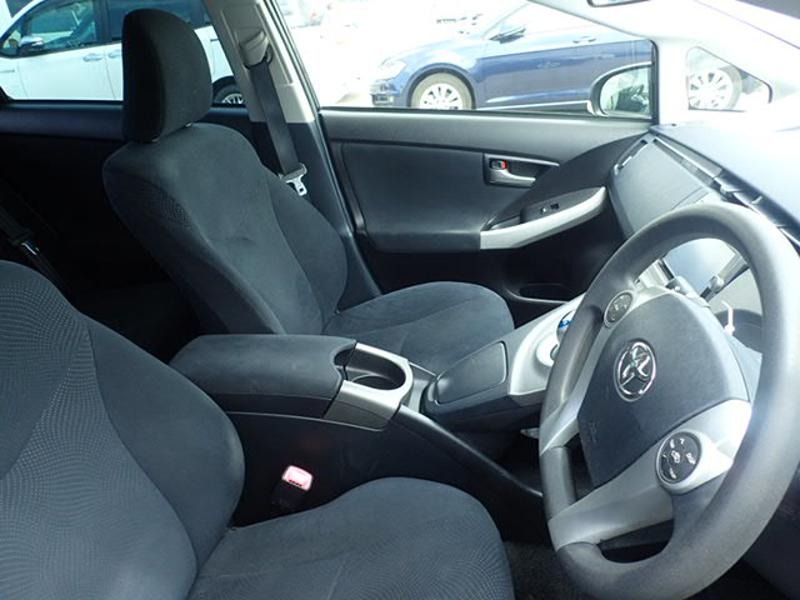2012 Toyota Prius thumbnail