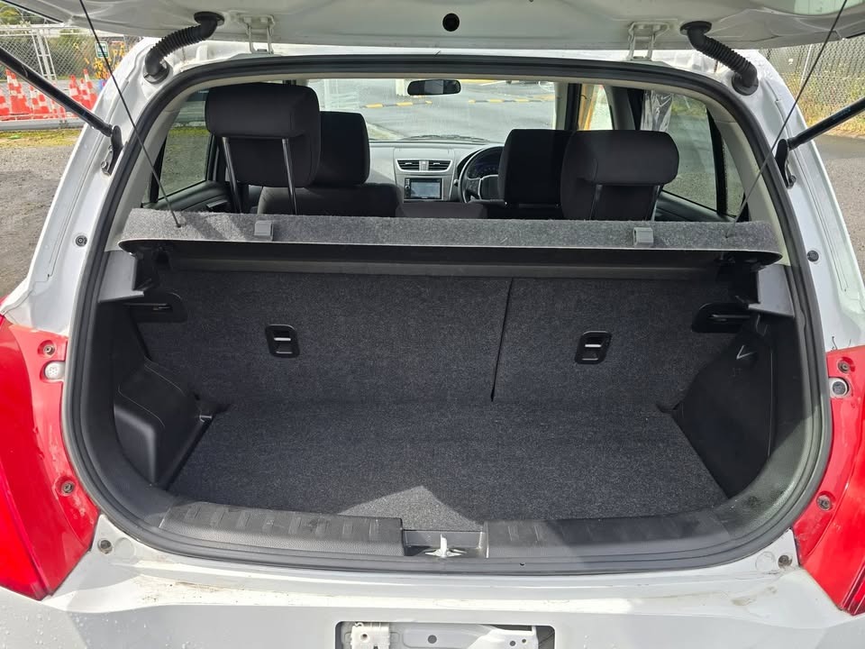 2013 Suzuki Swift thumbnail