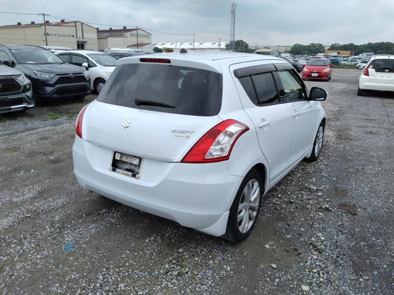 2013 Suzuki Swift thumbnail
