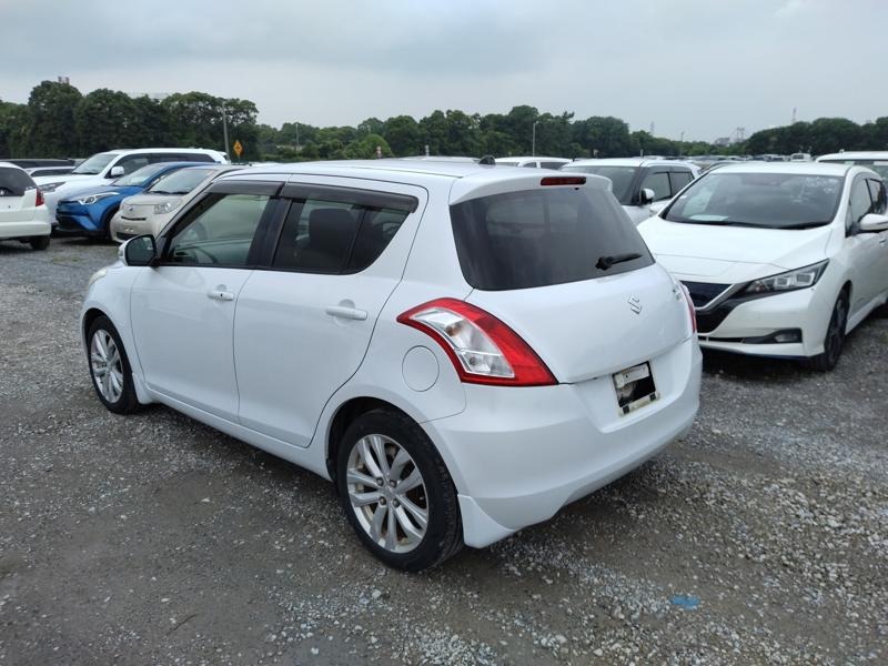 2013 Suzuki Swift thumbnail