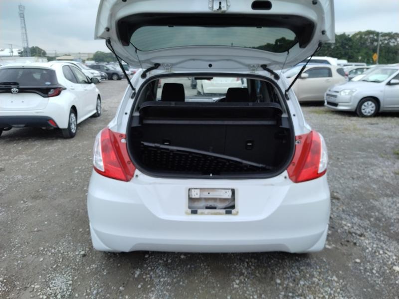 2013 Suzuki Swift thumbnail