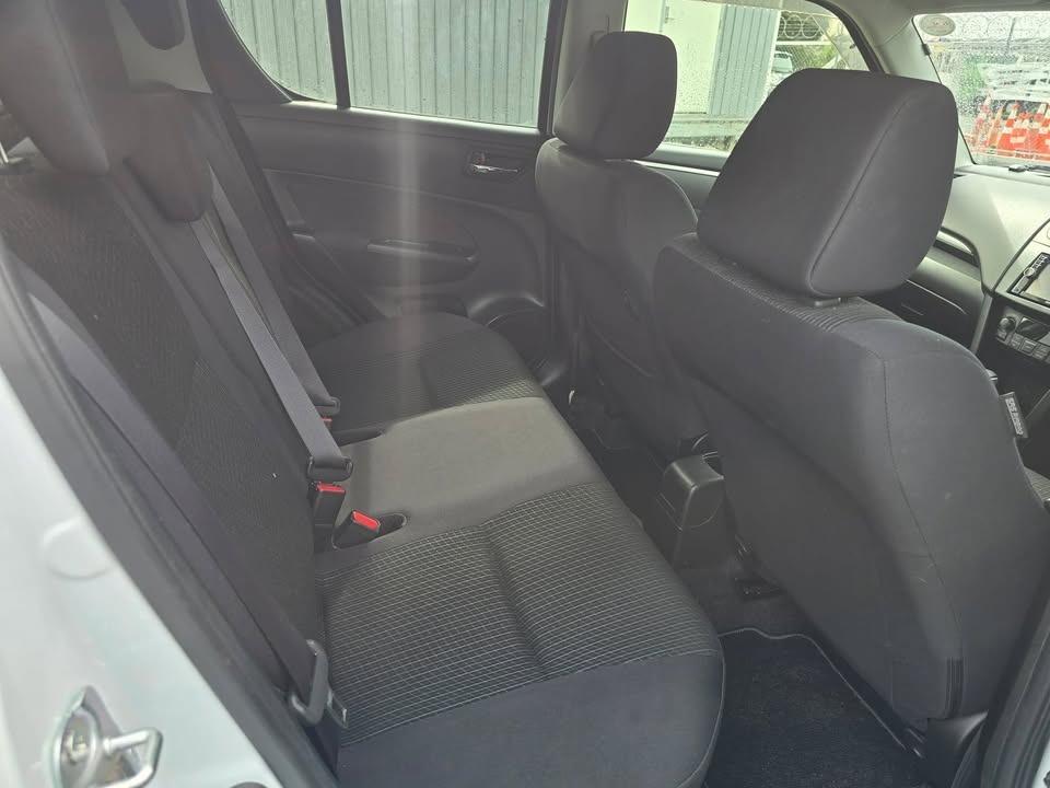 2013 Suzuki Swift thumbnail