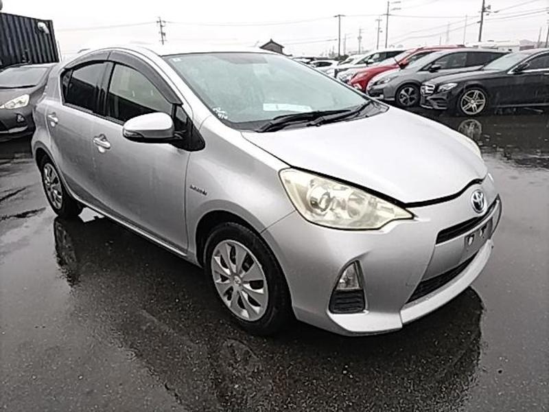 2012 Toyota Aqua thumbnail